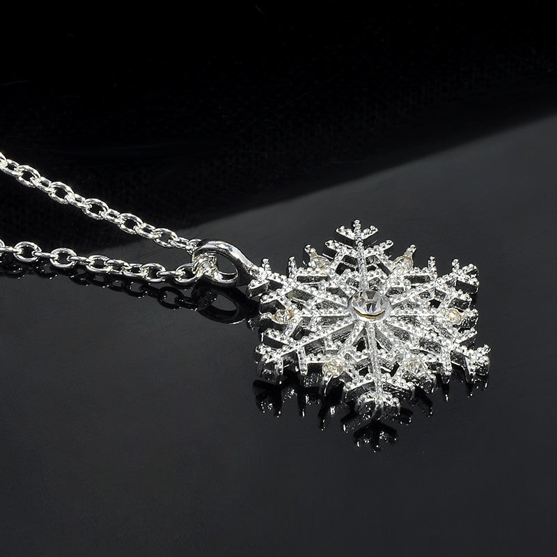 Silver Plated Flower Snowflake Necklace 