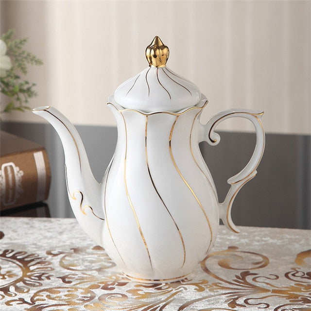 Royal Vintage China Tea Pot With Infuser 