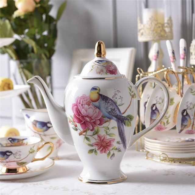 Royal Vintage China Tea Pot With Infuser 
